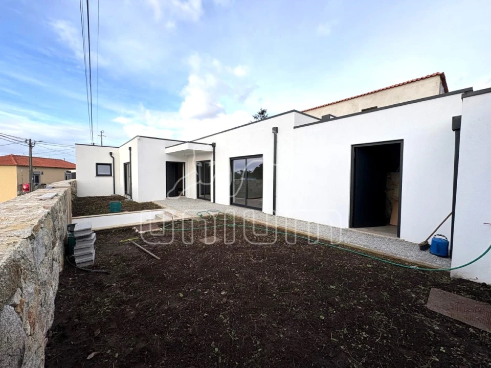 Moradia T2 para Venda em Areosa Foto 1