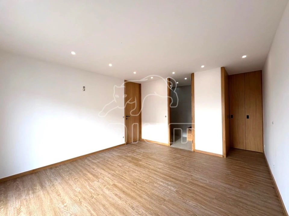 Moradia T2 para Venda em Areosa Foto 4