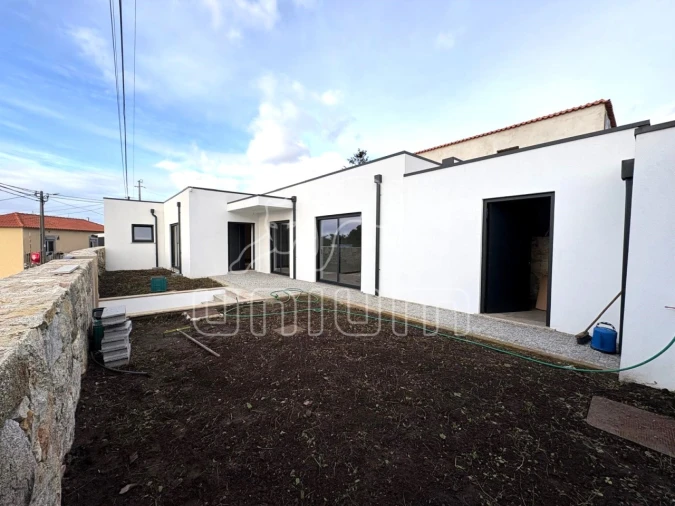 Moradia T2 para Venda em Areosa Foto 1