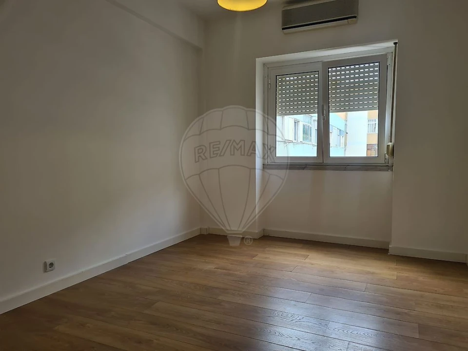 Apartamento T2 para Arrendamento em Sacavém e Prior Velho Foto 4