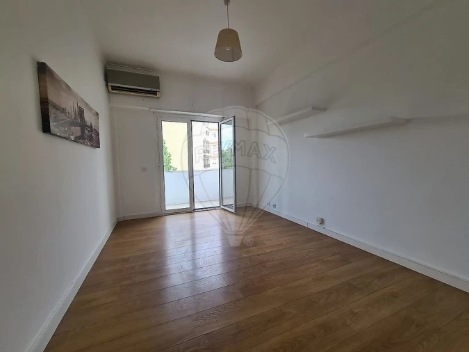 Apartamento T2 para Arrendamento em Sacavém e Prior Velho Foto 7
