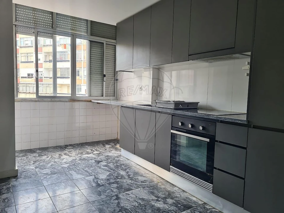Apartamento T2 para Arrendamento em Sacavém e Prior Velho Foto 1