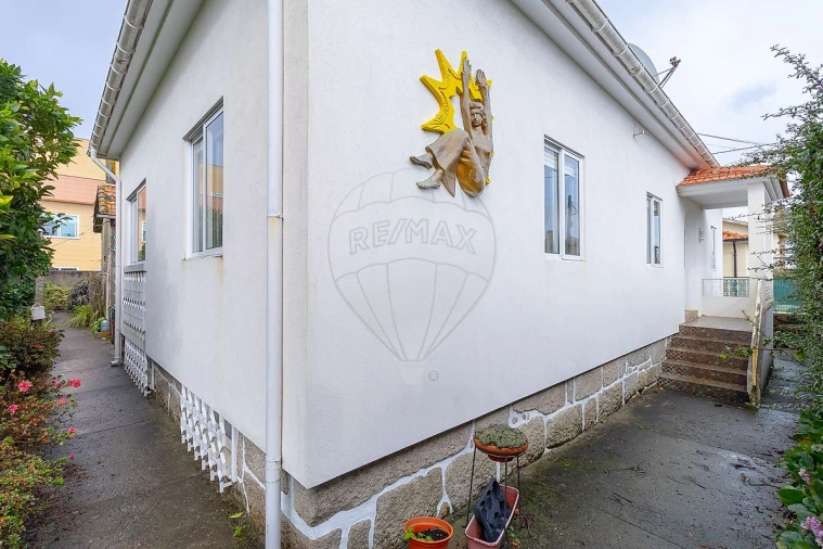 Moradia T3 para Venda em Oliveira do Douro Foto 4