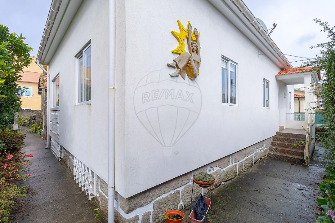 Moradia T3 para Venda em Oliveira do Douro Foto 4