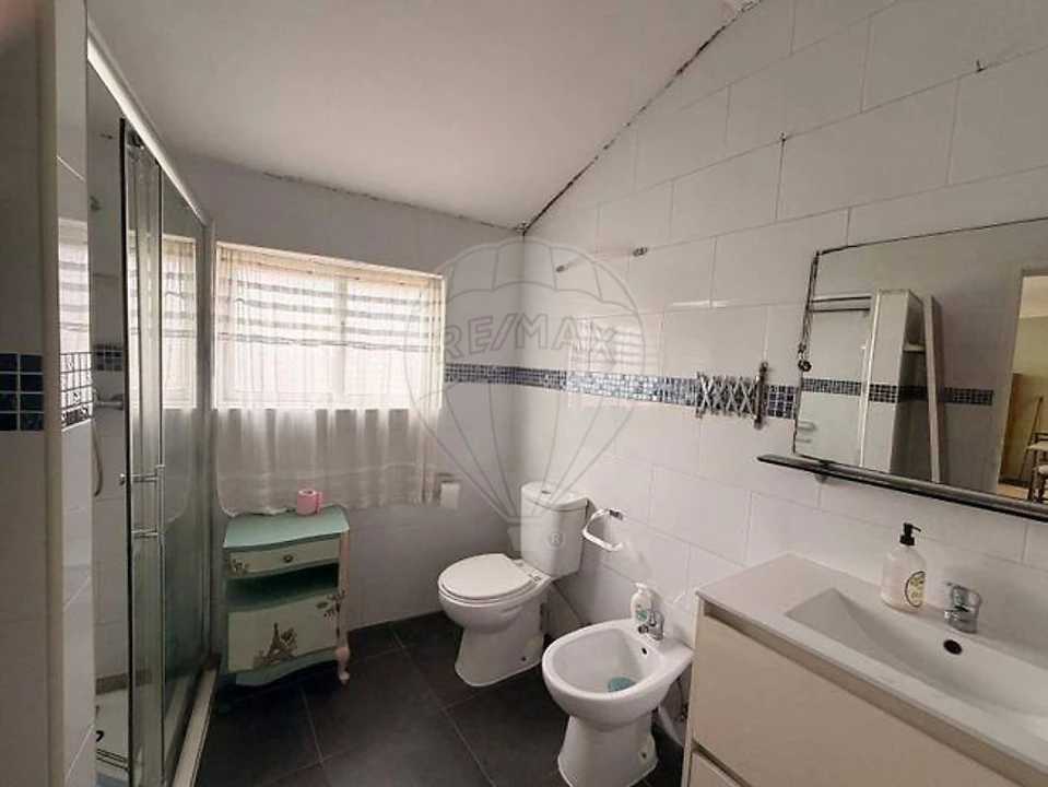 Moradia T4 para Venda em Santa Marinha e São Pedro da Afurada Foto 2