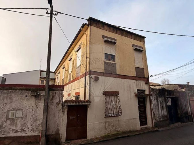 Moradia T4 para Venda em Santa Marinha e São Pedro da Afurada Foto 1