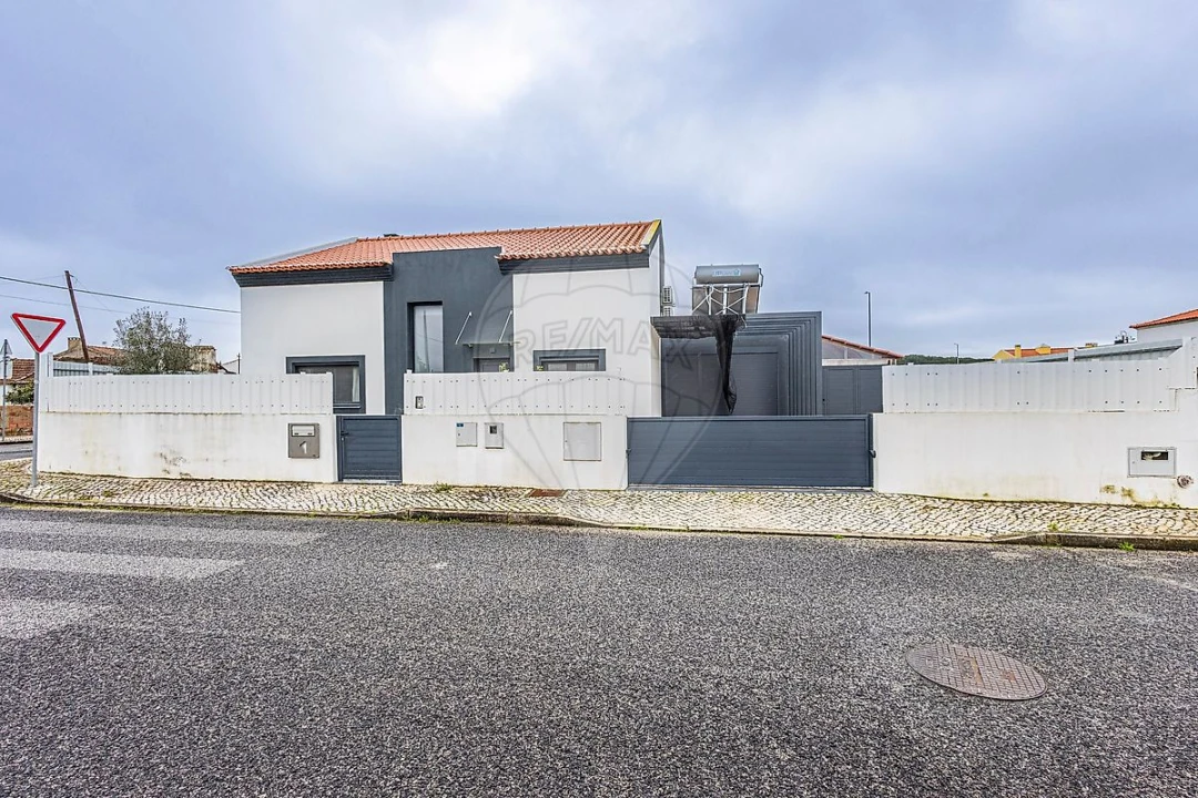 Moradia T3 para Venda em Aveiras de Baixo Foto 39