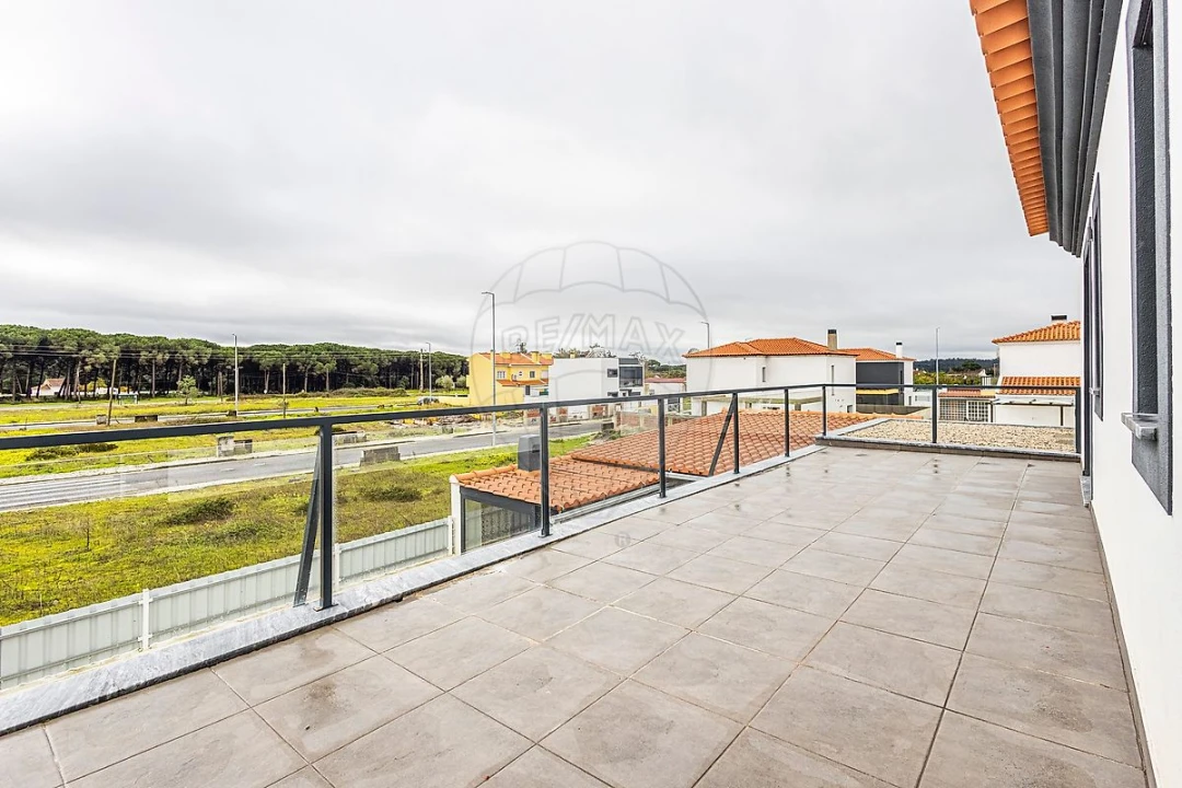 Moradia T3 para Venda em Aveiras de Baixo Foto 9