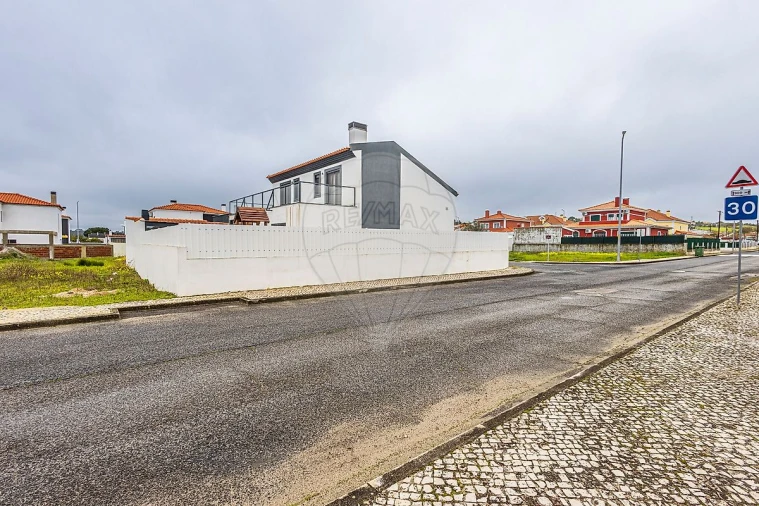 Moradia T3 para Venda em Aveiras de Baixo Foto 2