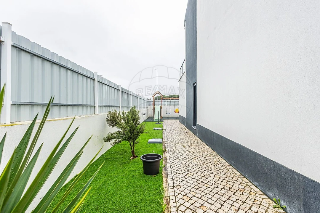 Moradia T3 para Venda em Aveiras de Baixo Foto 31