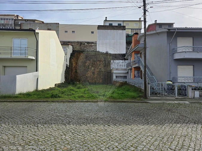 Terreno para Venda em Milheiros Foto 3