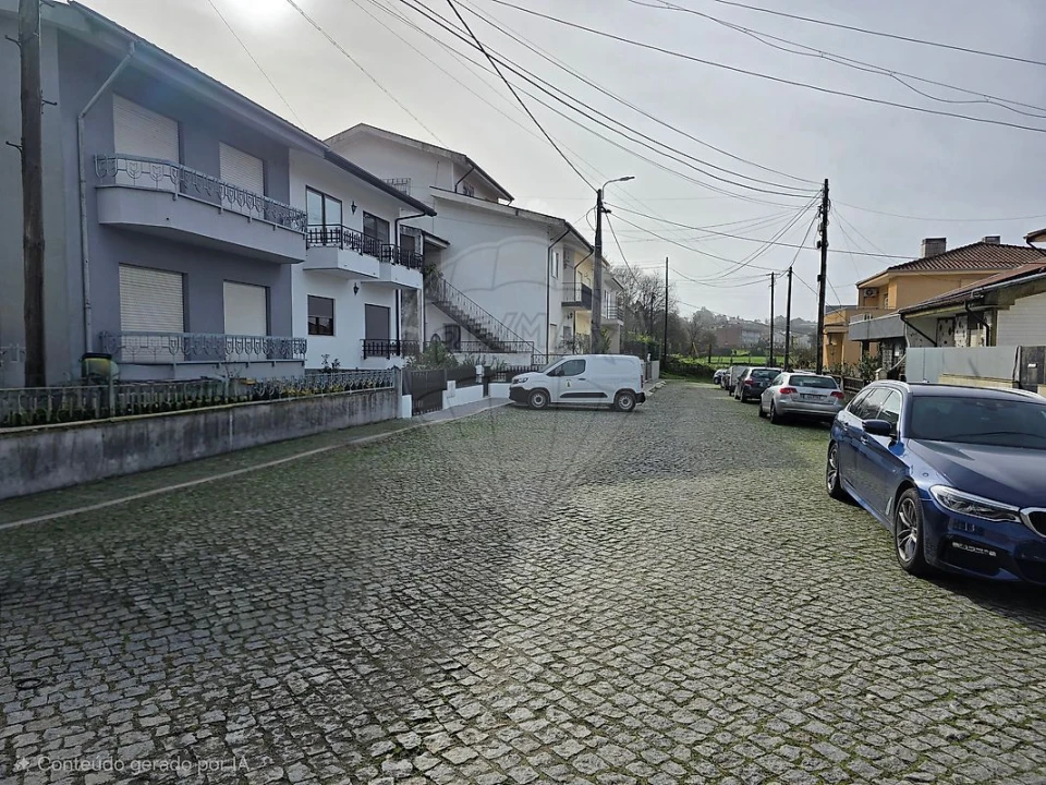 Terreno para Venda em Milheiros Foto 1