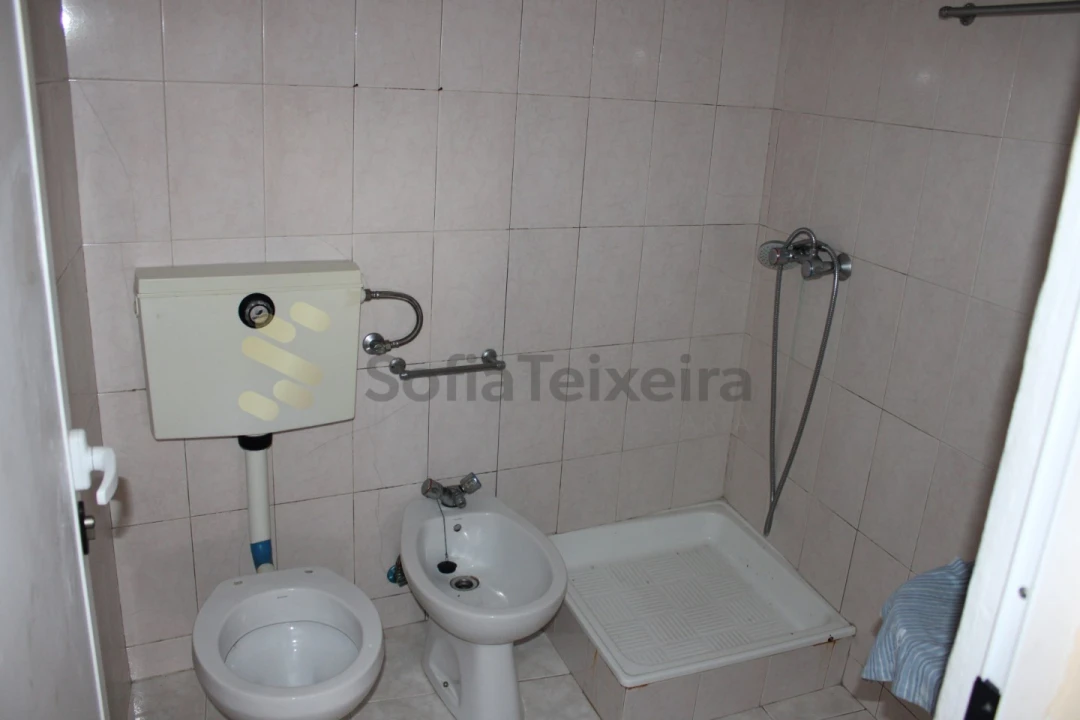 Moradia T2 para Venda em Loivos da Ribeira e Tresouras Foto 6