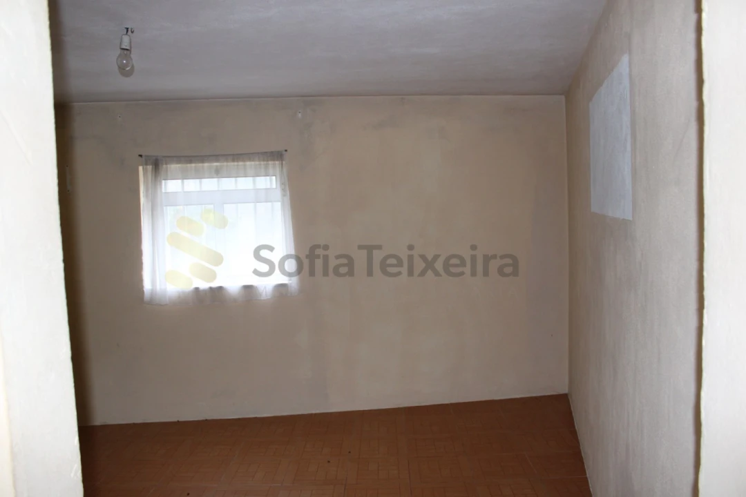 Moradia T2 para Venda em Loivos da Ribeira e Tresouras Foto 9