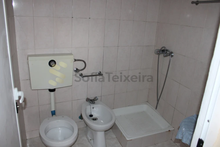 Moradia T2 para Venda em Loivos da Ribeira e Tresouras Foto 6