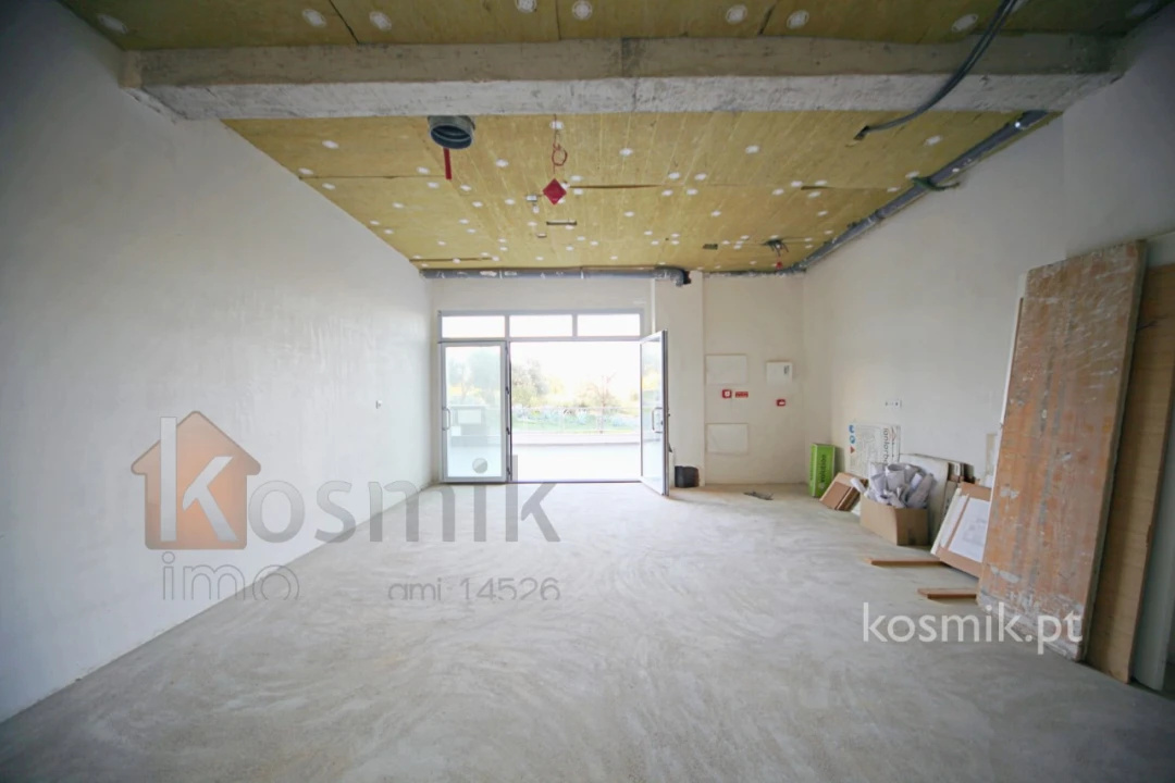 Loja para Venda em Póvoa de Santo Adrião e Olival Basto Foto 2