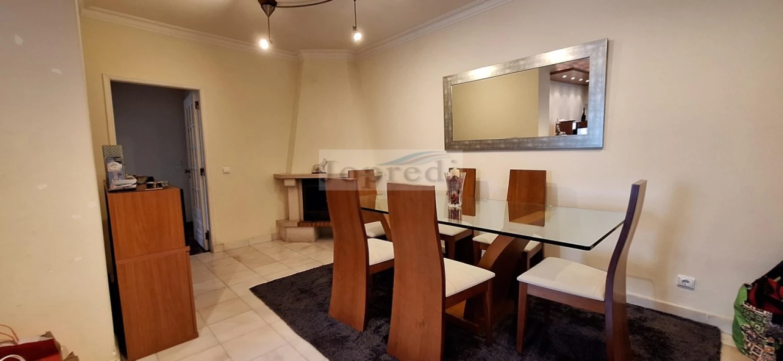 Apartamento T2 para Venda em São Domingos de Rana Foto 5