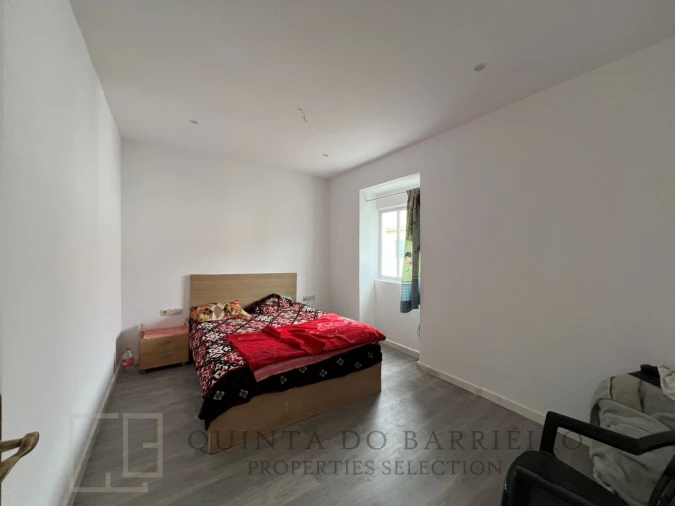 Moradia T5 para Venda em Comenda Foto 23