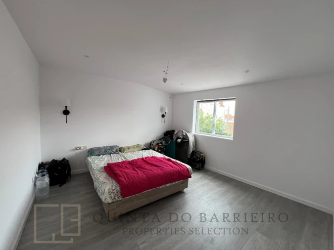 Moradia T5 para Venda em Comenda Foto 27