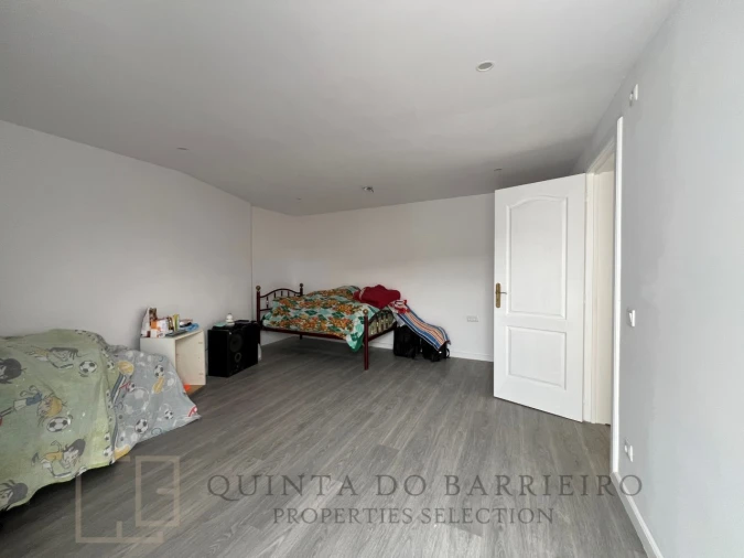 Moradia T5 para Venda em Comenda Foto 29