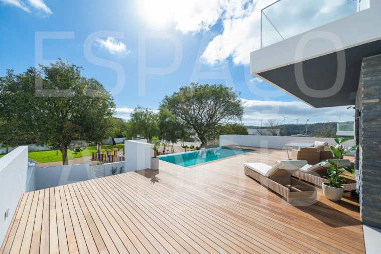 Moradia T3 para Venda em Queluz e Belas Foto 13