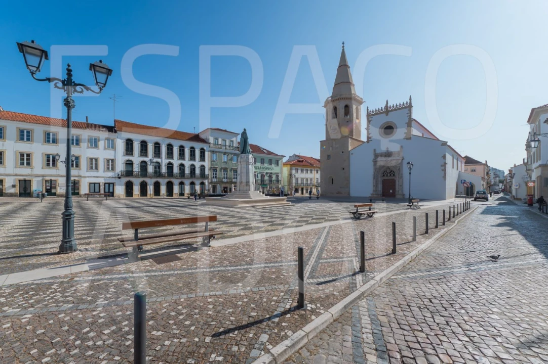 Prédio para Venda em São João Baptista e Santa Maria dos Olivais Foto 49