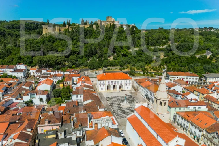 Prédio para Venda em São João Baptista e Santa Maria dos Olivais Foto 2