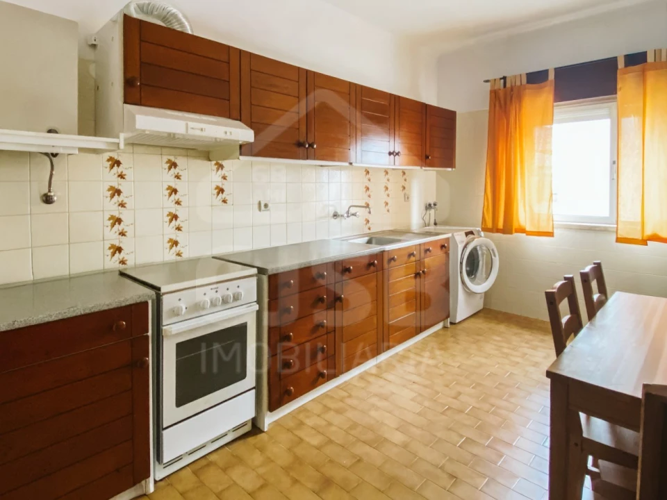 Apartamento T2 para Venda em Benavente Foto 2