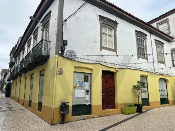 Prédio para Venda em Ponta Delgada (São Sebastião)