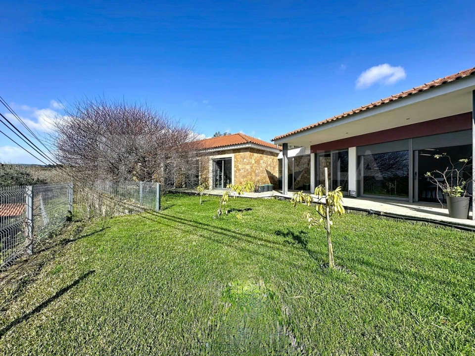 Moradia T4 para Venda em Cardielos e Serreleis Foto 1