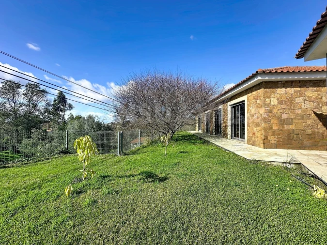 Moradia T4 para Venda em Cardielos e Serreleis Foto 2