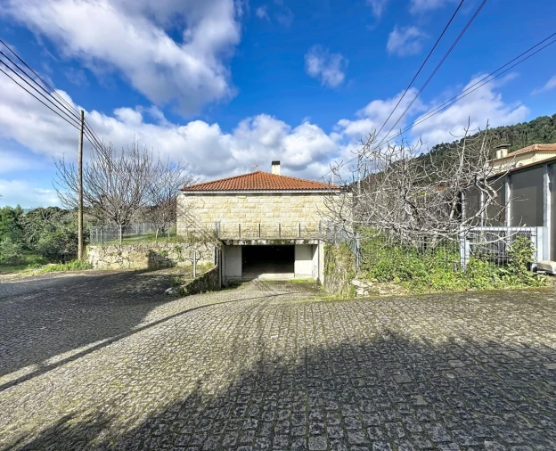 Moradia T4 para Venda em Cardielos e Serreleis Foto 9