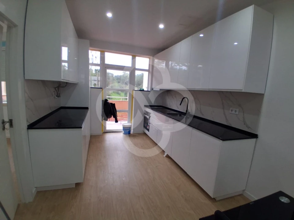Apartamento T2 para Venda em Agualva e Mira-Sintra Foto 2