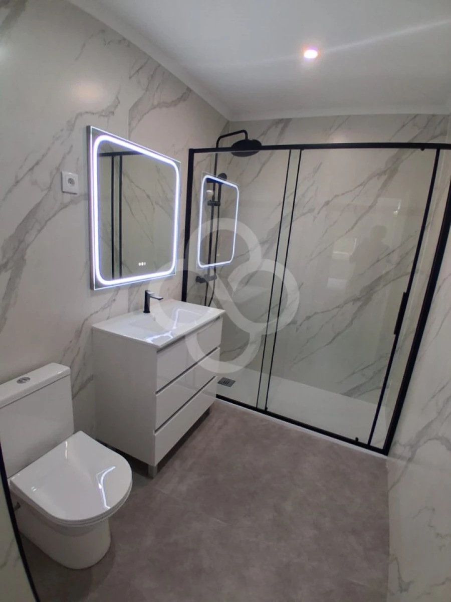 Apartamento T2 para Venda em Agualva e Mira-Sintra Foto 8