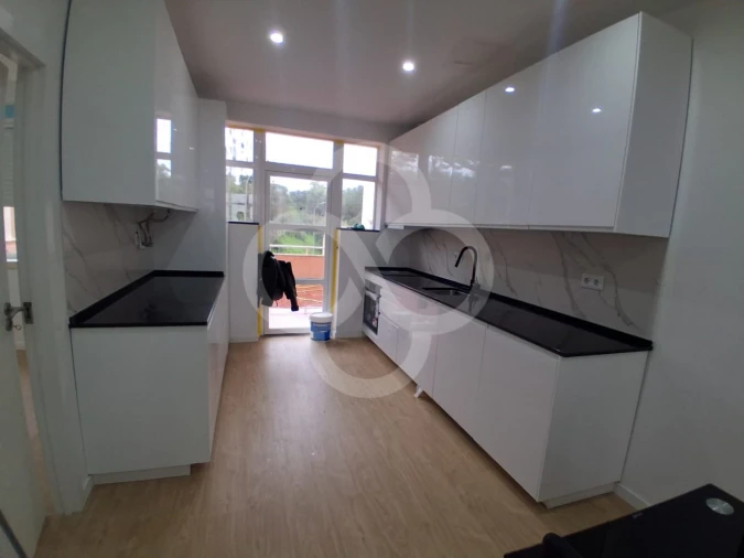 Apartamento T2 para Venda em Agualva e Mira-Sintra Foto 2