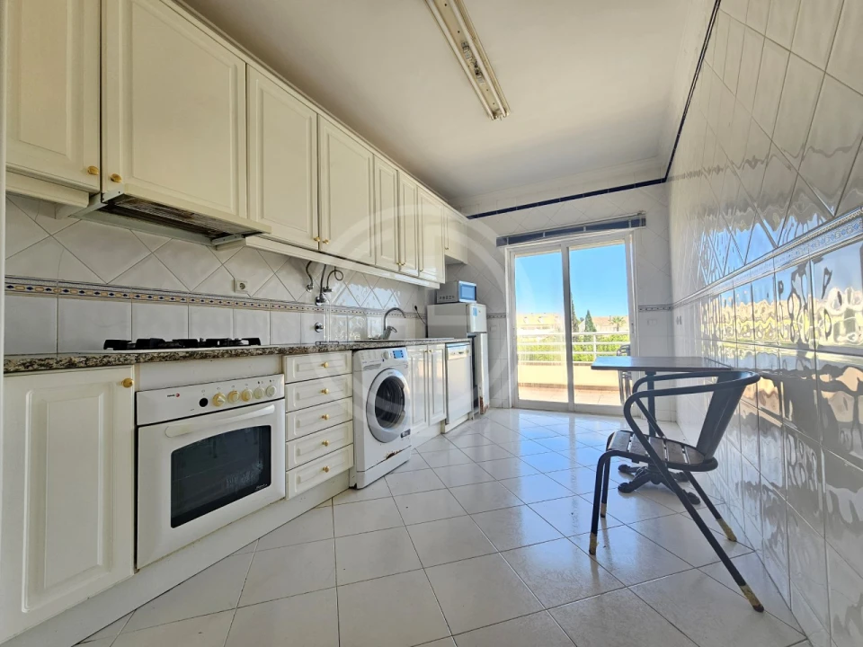 Apartamento T2 para Venda em Quarteira Foto 3