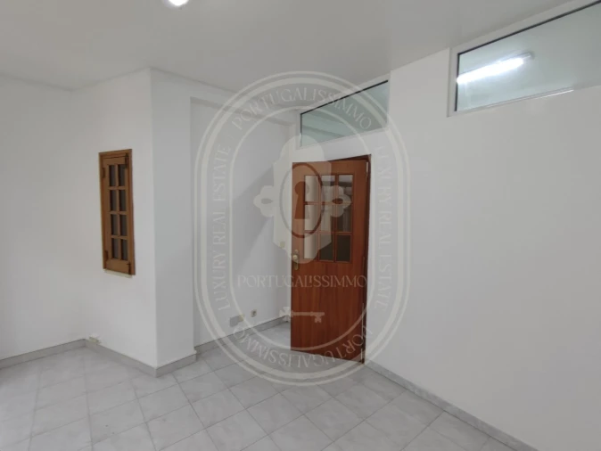 Escritório para Arrendamento em São João Baptista e Santa Maria dos Olivais Foto 10