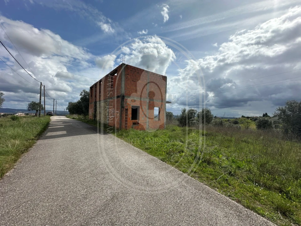 Terreno para Venda em São João Baptista e Santa Maria dos Olivais Foto 2