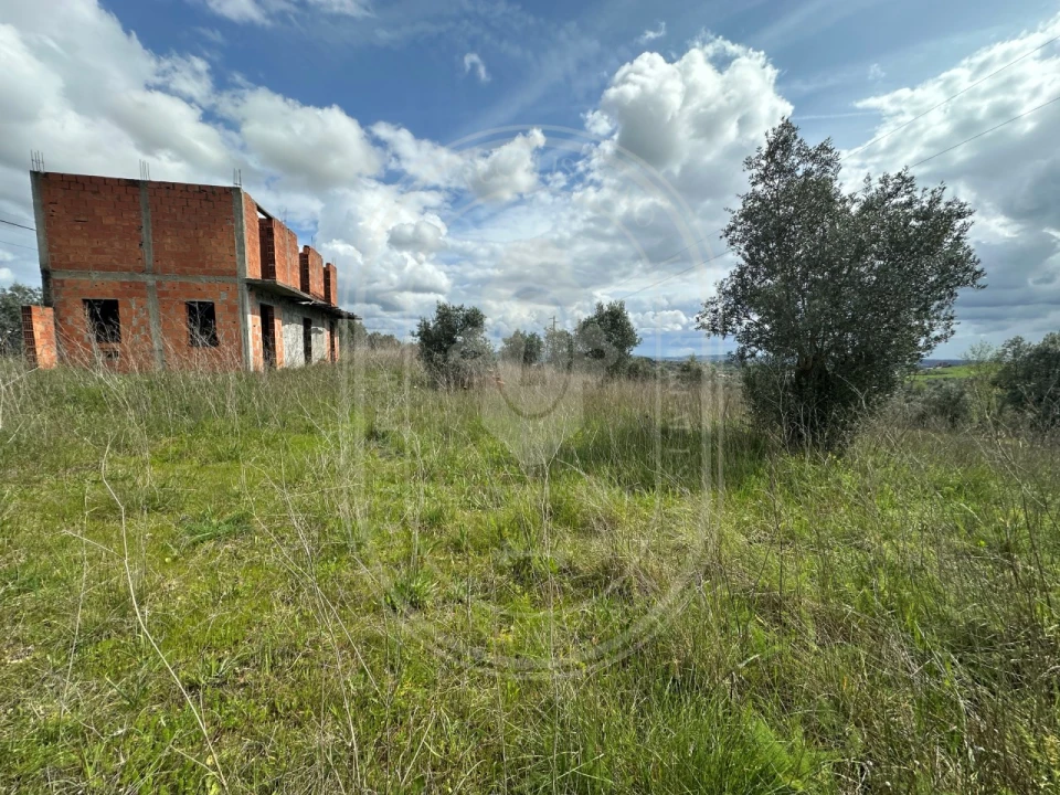 Terreno para Venda em São João Baptista e Santa Maria dos Olivais Foto 1