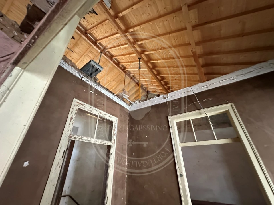 Prédio para Venda em São João Baptista e Santa Maria dos Olivais Foto 30