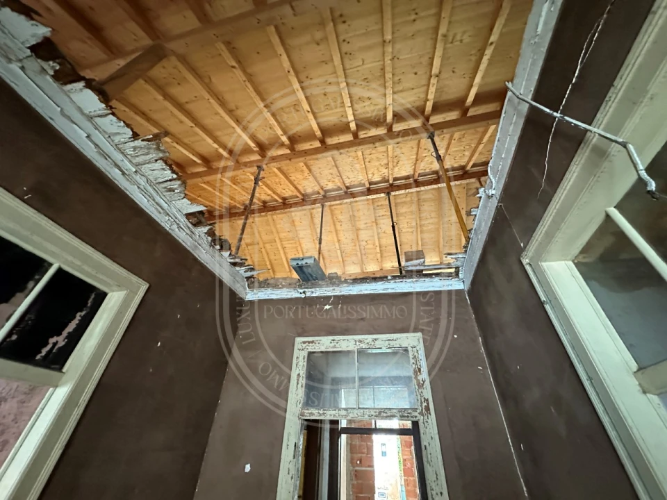 Prédio para Venda em São João Baptista e Santa Maria dos Olivais Foto 34