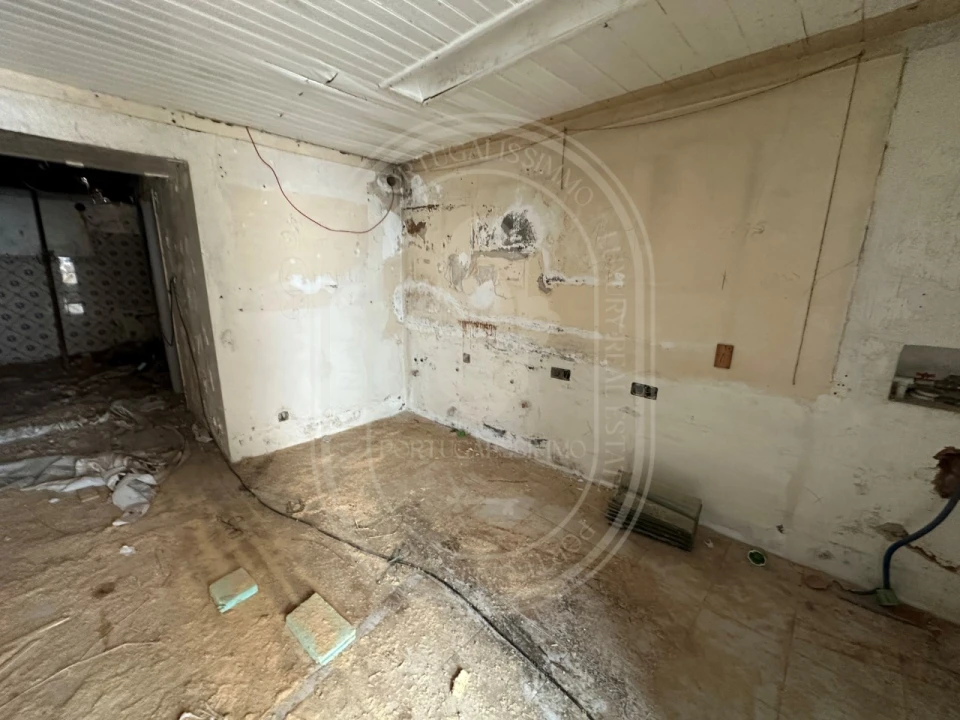 Prédio para Venda em São João Baptista e Santa Maria dos Olivais Foto 45