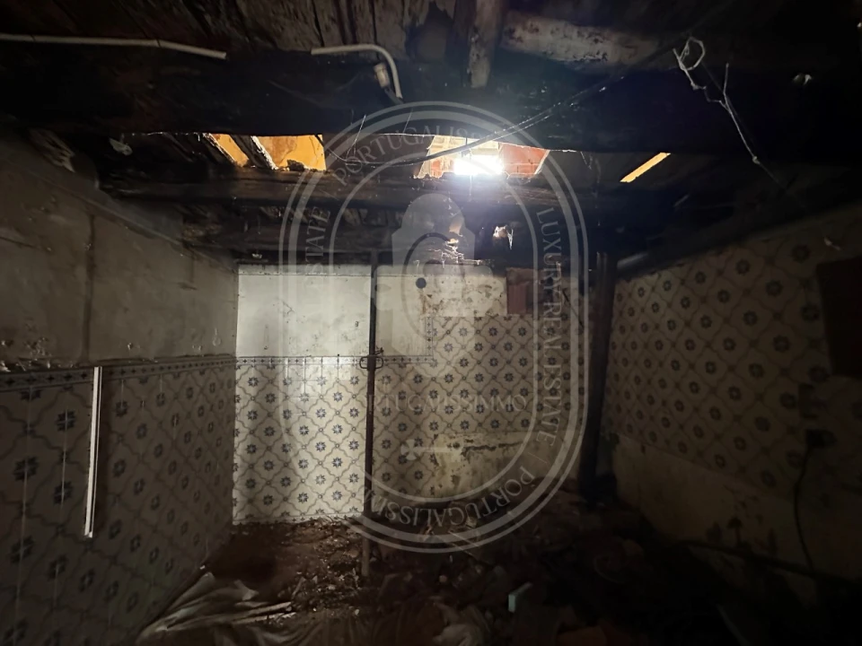 Prédio para Venda em São João Baptista e Santa Maria dos Olivais Foto 47