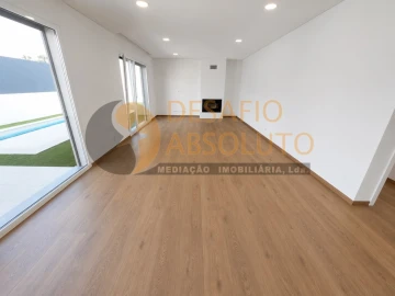 Moradia T4 para Venda em Azeitão (São Lourenço e São Simão)