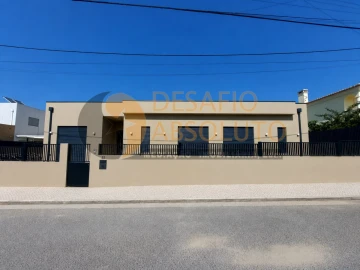 Moradia T4 para Venda em Azeitão (São Lourenço e São Simão)