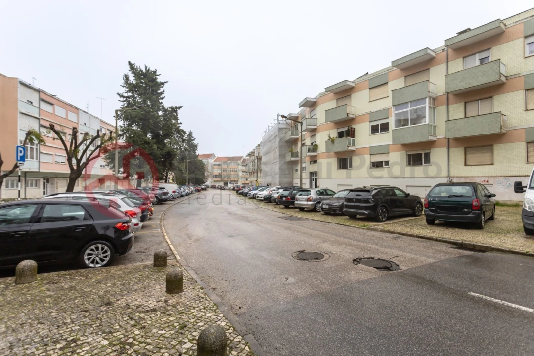 Apartamento T3 para Venda em Almada, Cova da Piedade, Pragal e Cacilhas Foto 3