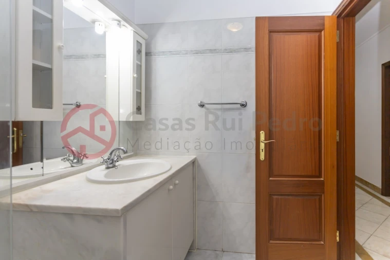 Apartamento T3 para Venda em Almada, Cova da Piedade, Pragal e Cacilhas Foto 18