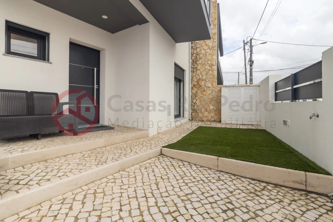 Moradia T4 para Venda em Fernao Ferro Foto 7