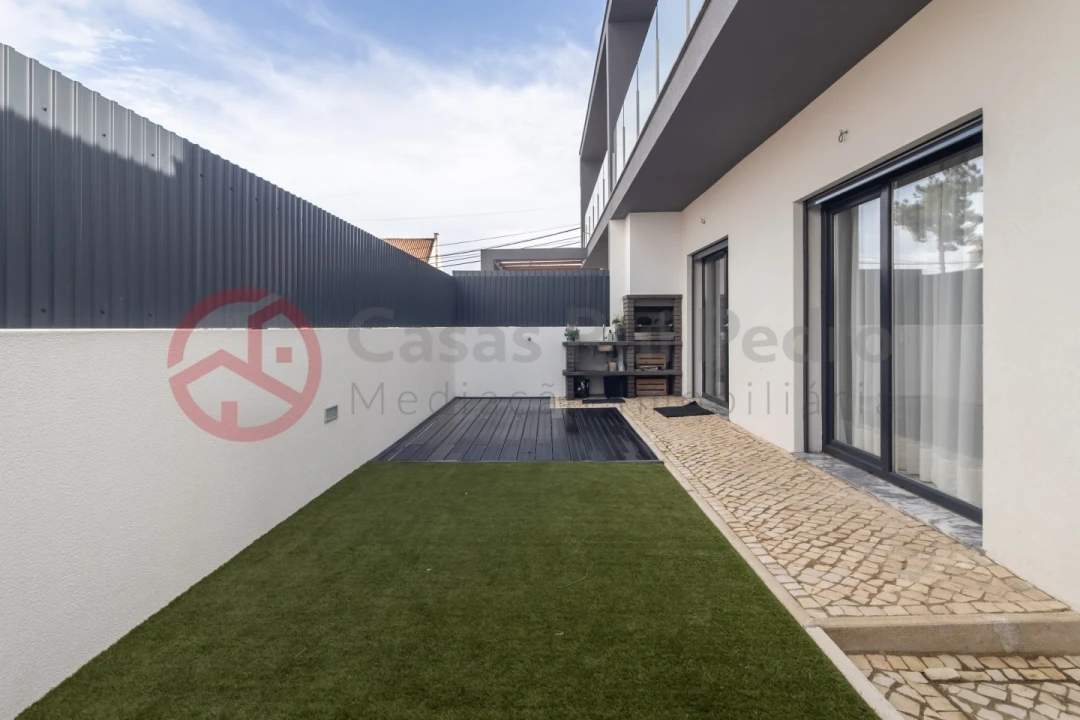 Moradia T4 para Venda em Fernao Ferro Foto 18