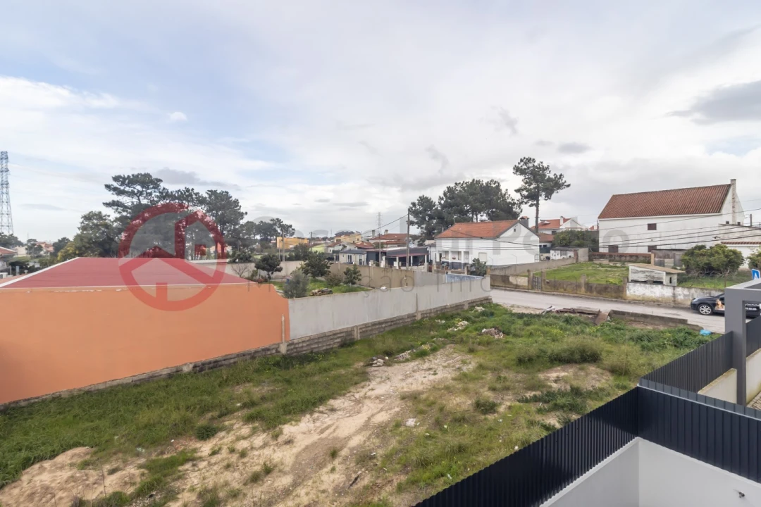 Moradia T4 para Venda em Fernao Ferro Foto 39
